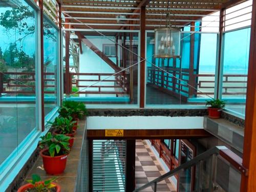 a view of a building with a swimming pool at La Bocana de Quiximies Hotel in Cojimíes