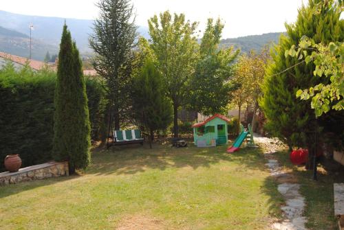 a yard with a playground and a play house at Casa Rural El Secreto de las Eras in Candelario
