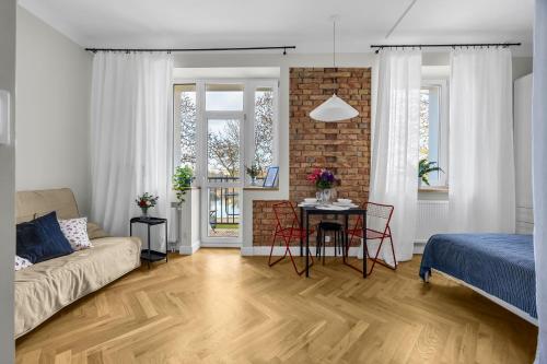 Włochy Apt - Parking, Lake and Park View - by Rentujemy