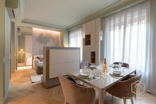 Franceschi Apt - 50mt to Metro, Roman Gem with Luxury Design, A-C, Panoramic view