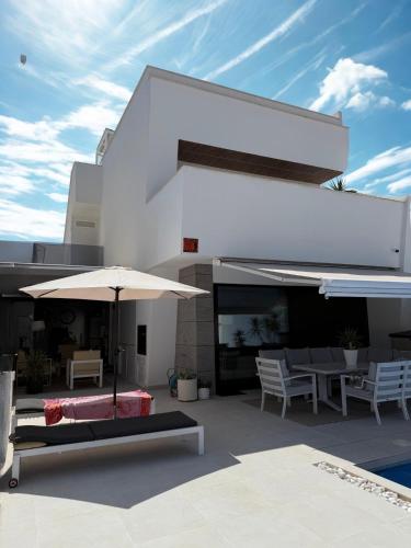 Villa Engel - Luxury with private pool close to the beach