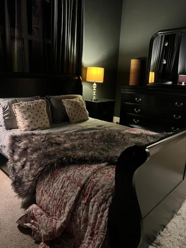 a bedroom with a bed with a black bird on it at The Nook at Ballyward Croft in Ardkeen