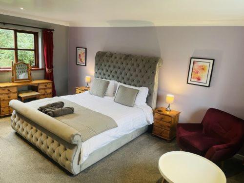 Postel nebo postele na pokoji v ubytování Trenewydd Farm Holiday Cottages