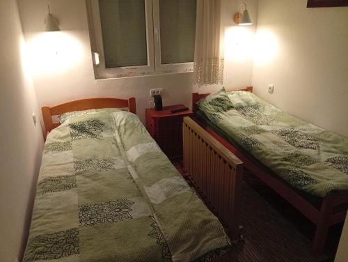 En eller flere senge i et værelse på Vila Jezerce Zlatibor Zbojštica
