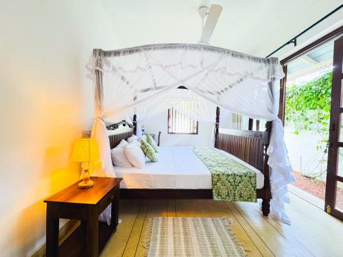 Postel nebo postele na pokoji v ubytování Thalpe Serenity Shore