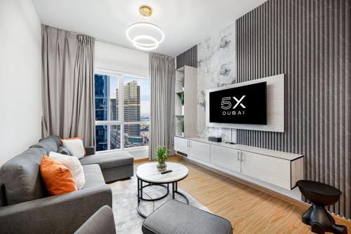 FiveX Luxury 2BR at Lake Point JLT