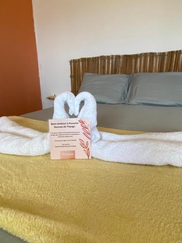 a bed with two swans made out of towels at Pousada Dunnas do Thyago - preços de inauguração - Praia de Caraúbas - Vista para o mar e para as dunas in Maxaranguape