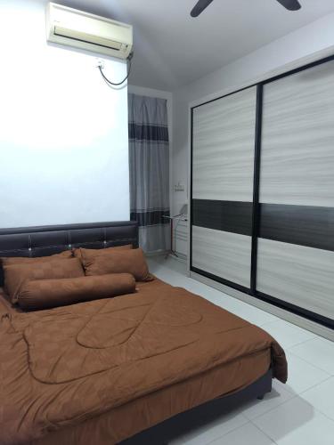 a bedroom with a large bed and a large window at Nani Homestay in Kampong Bukit Kuang