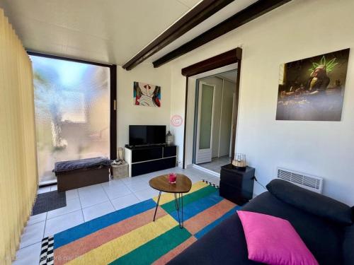 Bergerie Holidays - 4pers - Piscine - Wifi - Proche village Naturiste - Histoire de clés