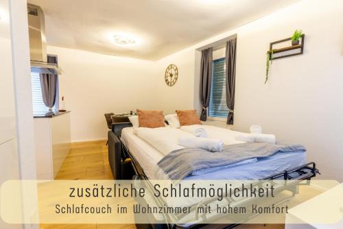 En eller flere senge i et værelse på Jasminkas Host 3 - Stadtwohnung mit Küche & gratis Parkplatz