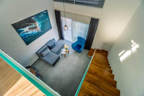 Stylish Loft - 50m from Beach