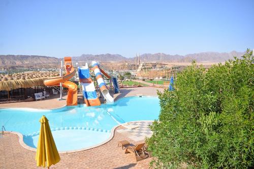 een zwembad met een waterpark met een glijbaan bij Aida Hotel Sharm El Sheikh in Sharm El Sheikh