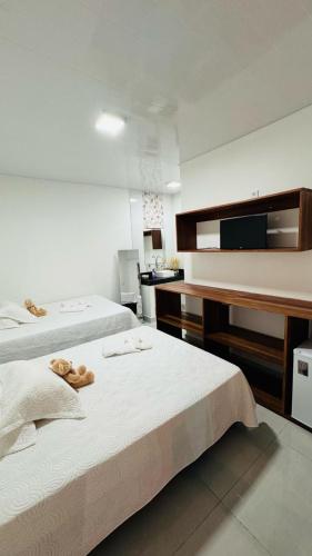 En eller flere senge i et værelse på Amazon Toy Beach