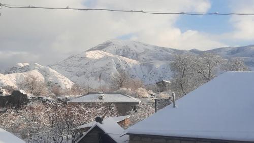 Nespecifikovaný výhled na hory nebo výhled na hory při pohledu z apartmánu