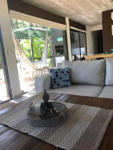 a living room with a couch and a table at Jardines del Bosque in Costa del Este