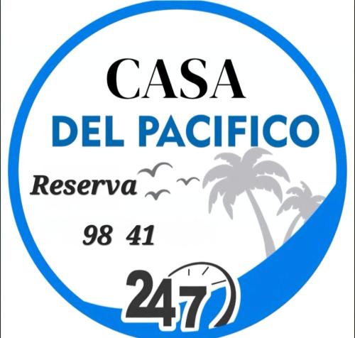 Et logo, certifikat, skilt eller en pris der bliver vist frem på Casa del Pacífico en Puntarenas Centro con parqueo