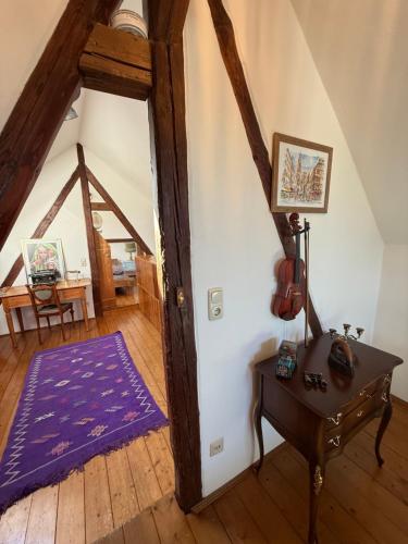 Ein Bett oder Betten in einem Zimmer der Unterkunft Gemütliches Scheunenfachwerkhaus nahe Frankfurt mit Glasfaser und Klima