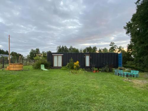 En have udenfor Hermosa cabaña en condominio