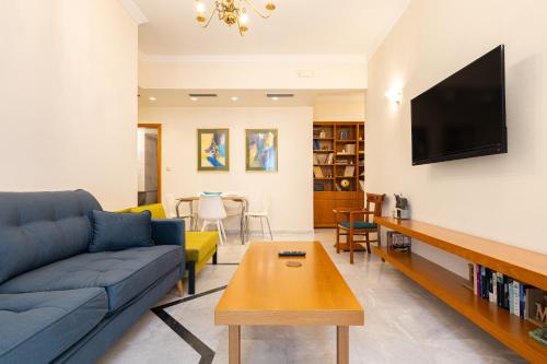 Soul of Sun - Spacious Luxury 90sqm Apartment, 2 Bathrooms, Chania Center, Private Parking Available 900m