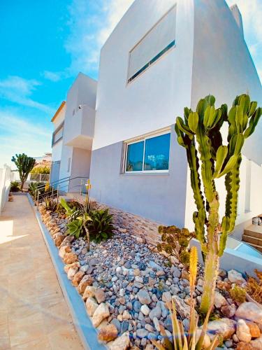 Oasis park modern villa in Portimao
