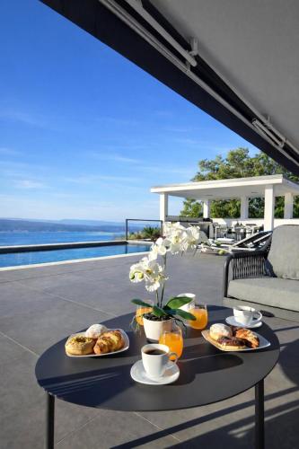 Luxury Villa Ida with Heated Pool, Hot Tub and Sauna