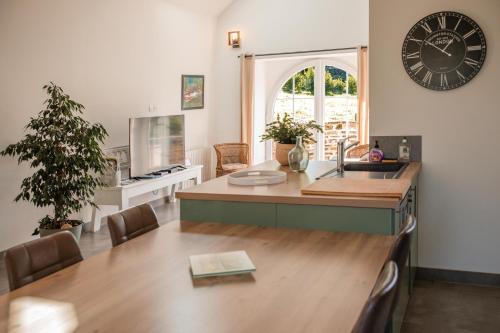 Et tv og/eller underholdning på Gite de charme à la ferme - Plain-pied