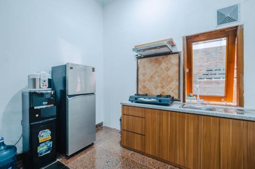 Kuchyň nebo kuchyňský kout v ubytování Daffodil House Proper Guest House Near Malioboro