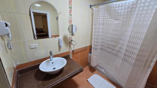 Photo de la galerie de l'établissement Skyline luxury hotel apartments 5 mins from Cairo Airport, au Caire