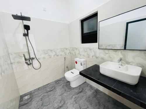 Een badkamer bij Dondra OceanLight Villa