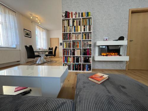 Knihovna v apartmánu