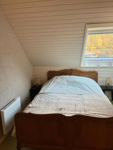 a bed in a small room with a window at Cocoon Ny II - DURBUY in Hotton