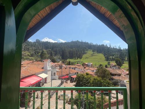 Vue générale sur la montagne ou vue sur la montagne depuis l'auberge