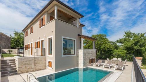 Beautiful Villa Skarline with outdoor pool in Buje