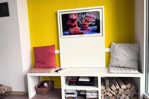 a room with a white shelf with a picture on the wall at Charming house with mountain view in Hämikon
