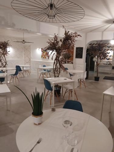 En restaurant eller et andet spisested på Aux Vendanges de Bourgogne