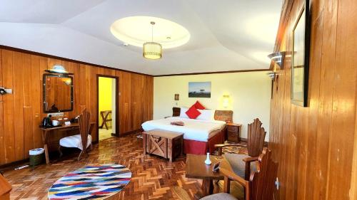 En eller flere senge i et værelse på The Nelion