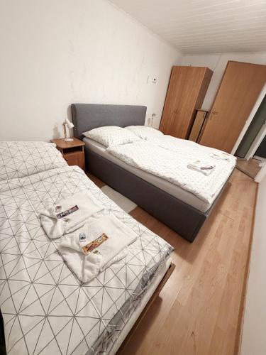 En eller flere senge i et værelse på Ubytovanie Janka