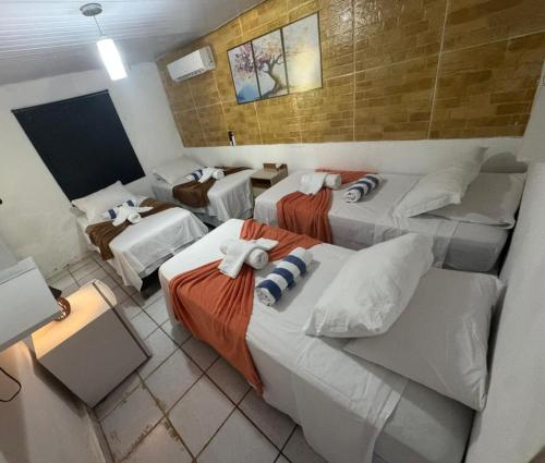 Giường trong phòng chung tại Pousada do Golfinho Fernando de Noronha