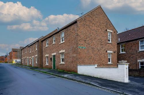 a brick building on the side of a street at Glastonbury Centre 2 Bed with on street Parking in Glastonbury