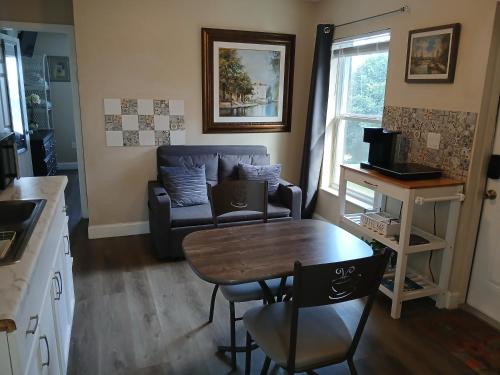 Kuchyň nebo kuchyňský kout v ubytování The Orchard Suite of Sebring