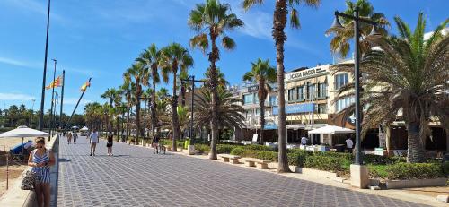Apartamento con gran terraza frente al Mar playa Valencia