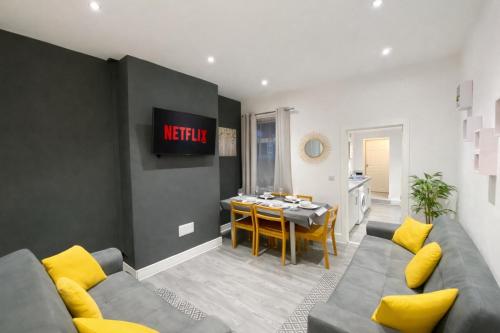 a living room with a gray couch and a table at Emerald Living - Hanley, Stoke-on-Trent, sleeps 5, with free parking! in Stoke on Trent