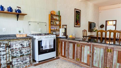 Kuchyň nebo kuchyňský kout v ubytování casa de mineiro
