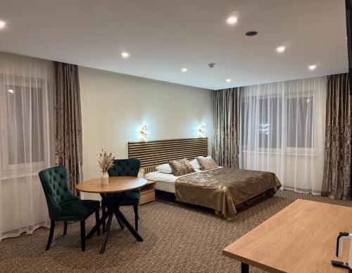 En eller flere senge i et værelse på Simona House