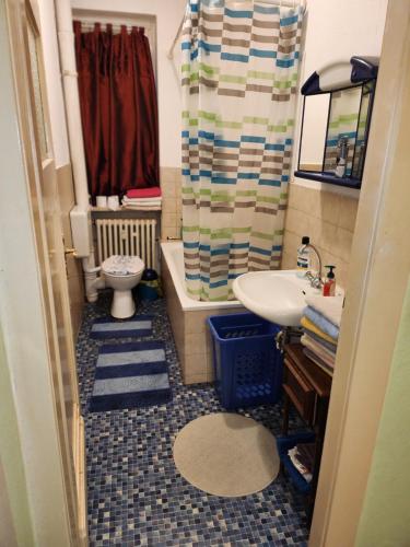 Billede fra billedgalleriet på HBS TOP- PREIS, 2 Zimmer SD FeWo, 2x Doppelbett, 1 Einzelbett möglich 54 qm, große Küche Bad WC Einfach und gut VB-Preis i Halberstadt