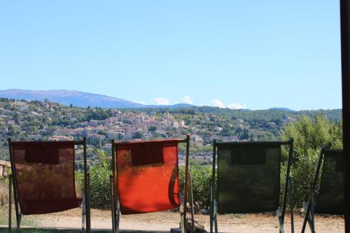 En generel udsigt til bjerge eller udsigt til bjerge taget fra feriehuset