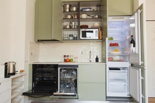 Apartment 1 min walk from Metro and Trendiest Neighborhood Bonfim