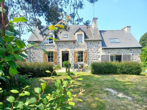 3 kms de Binic maison en pierres 4 chambres jardin