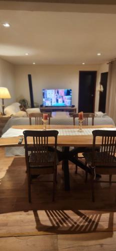 a living room with a table and chairs and a bed at Moramay in Punta del Este