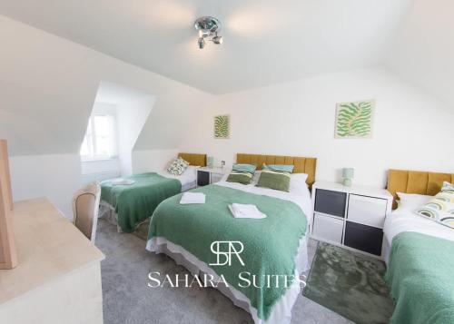 En eller flere senge i et værelse på Spacious 5BR Weekend Home in Cardiff - Garden & Parking